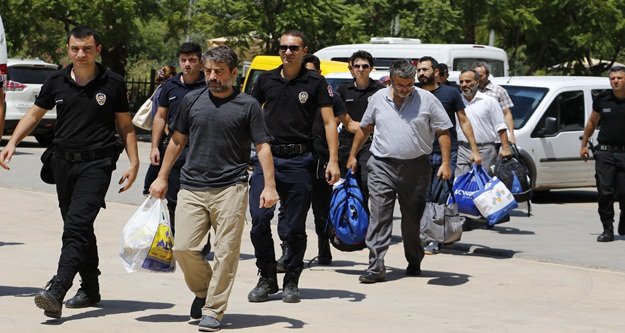 FETÖ'NÜN ADLİYE VE CEZAEVİ İMAMLARI ADLİYEDE