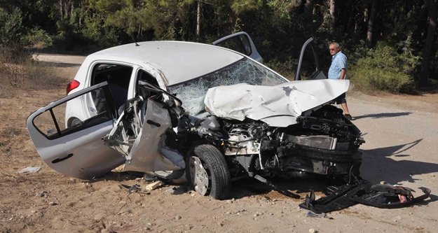 HURDAYA DÖNEN OTOMOBİLDEN SAĞ KURTULDULAR