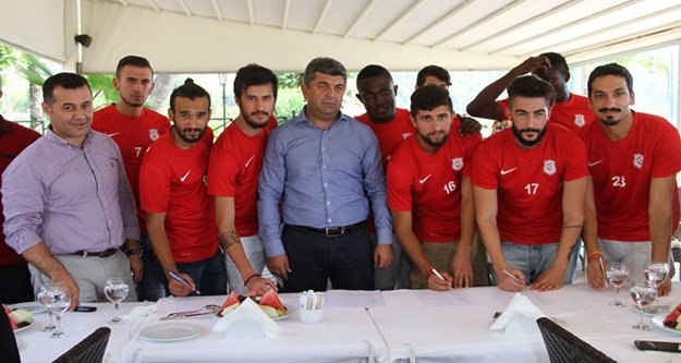 KESTELSPOR'DA 21 İMZA