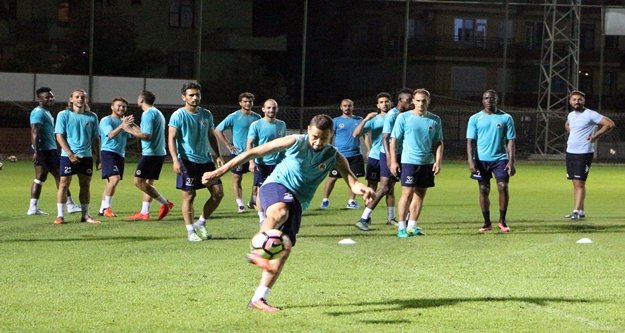 "LİGDE KALICI OLMAK İSTİYORUZ"