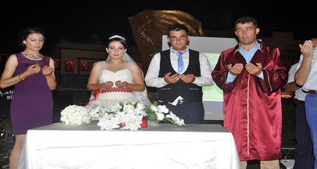 NİKAHLARI DEMOKRASİ NÖBETİNDE KIYILDI