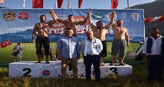 PAZARCILAR ODASININ GÜREŞ GURURU