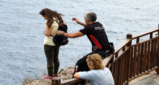 POLİSİN UZATTIĞI ELLE ÖLÜMDEN DÖNDÜ