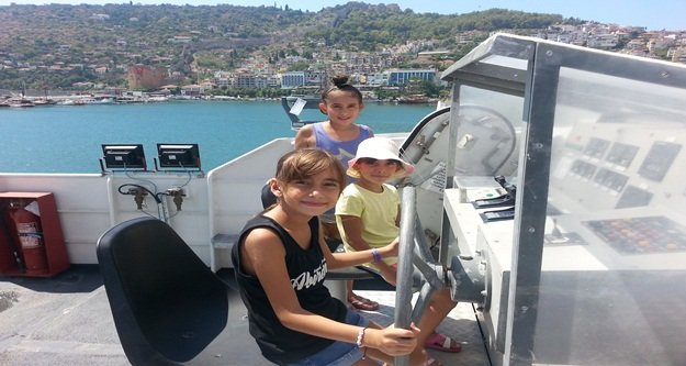 SAHİL GÜVENLİĞE ÇOCUKLARIN İLGİSİ