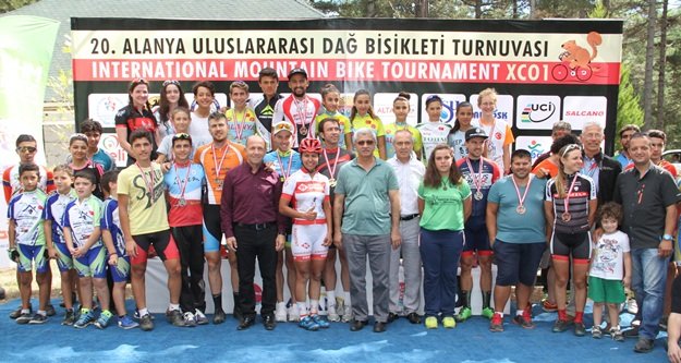 5 ülkeden 90 sporcu yarıştı