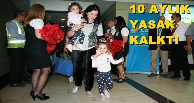 RUSLAR ÇİÇEKLERLE KARŞILANDI