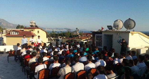 Alanya Ülkü Ocakları seminerlerine yoğun ilgi