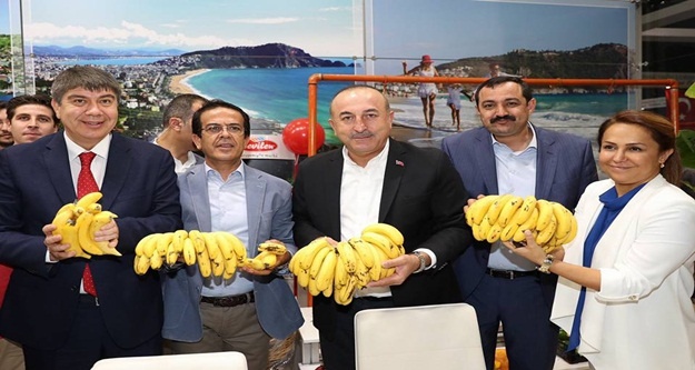Çavuşoğlu Alanya standını ziyaret etti