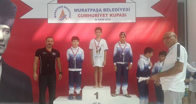 Cumhuriyet için kulaç attılar