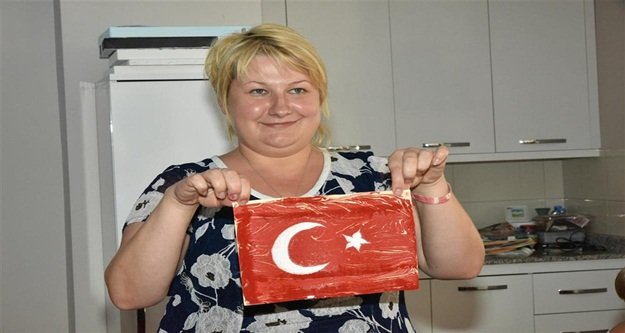 Kardeşler atölyede ebru çalıştı