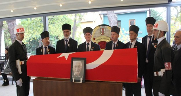 Kılıç son yolculuğuna uğurlandı