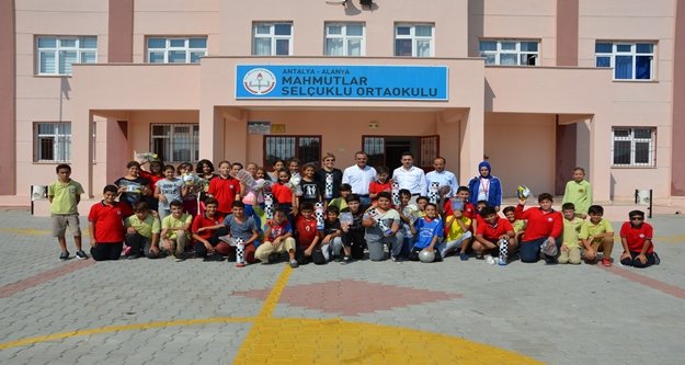 Okullara spor malzemesi iyi gelecek