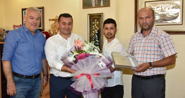 Prestij caddesi esnafından çiçekli teşekkür