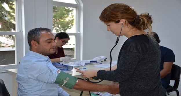 Büyükşehir personeli sağlık taramasından geçirildi