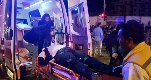 Düğüne ve cenazeye giden araçlar çarpıştı: 5 yaralı