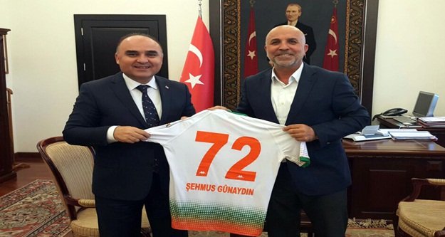 Isparta Valisi’ne ‘Alanyaspor forması