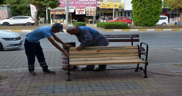 Konaklı’ya oturma bankları konuldu