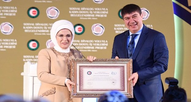 Türel ödülü Emine Erdoğan’dan aldı