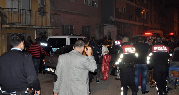 Açılan ateş mahalleyi sokağa döktü
