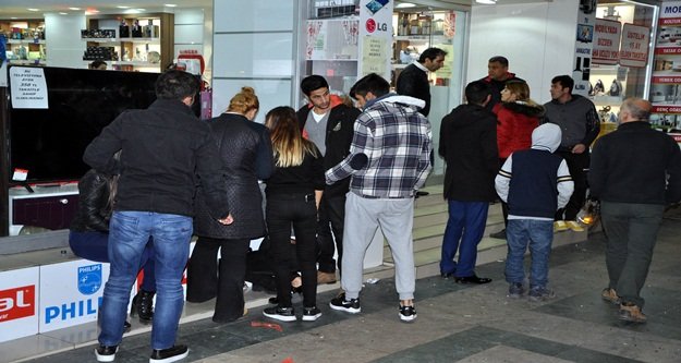 AVM’de yangın paniği