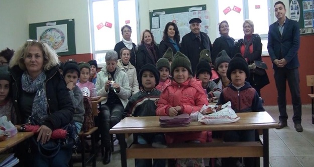 AYMÖD  köy okullarını sevindirdi