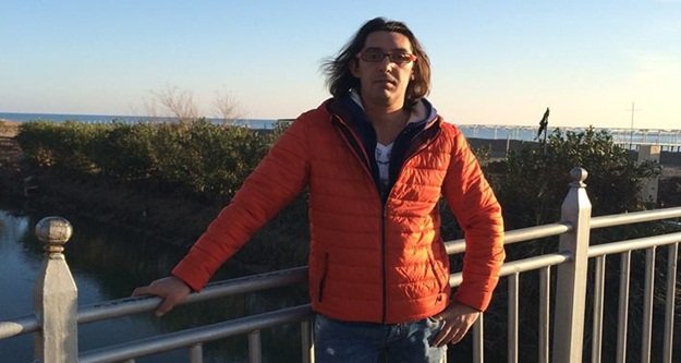 Bileklerini keserek intihar etti