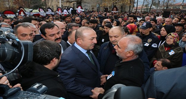Çavuşoğlu şehit cenazesine katıldı