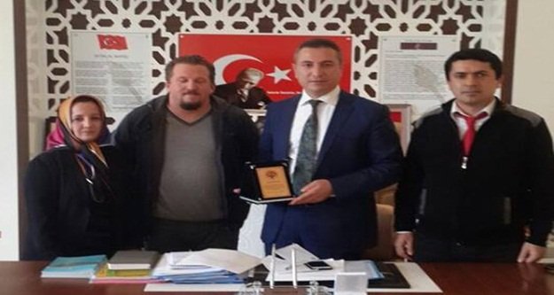 Er'e teşekkür plaketi