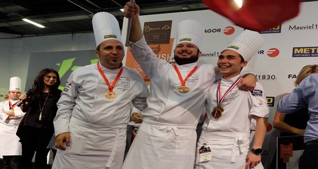 Mutlu şef ödüle doymuyor