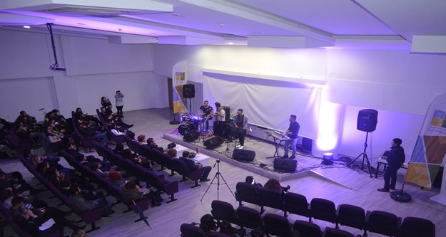 AHEP yılı gönüllü bitirdi