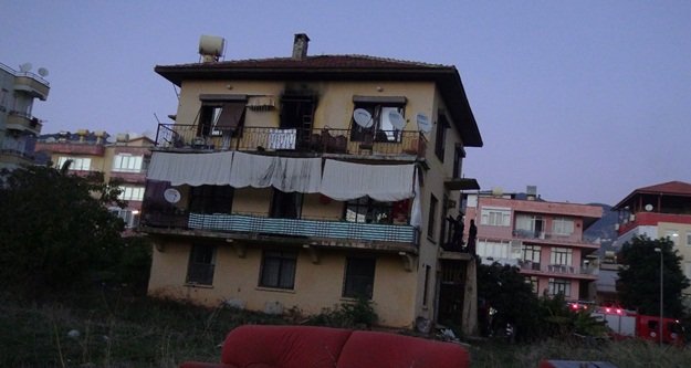 Ahşap evde çıkan yangın korkuttu