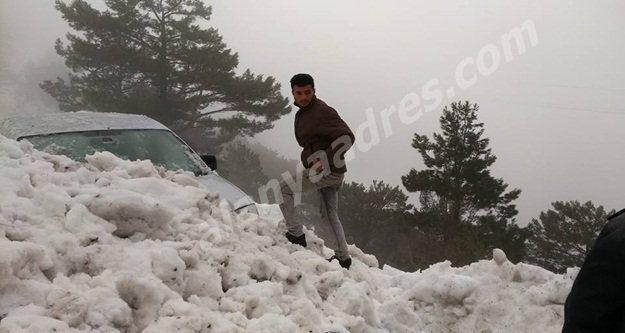 Alanya'da araç çığ altında kaldı