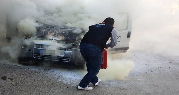 Alanya'da otomobiller ateşe verildi