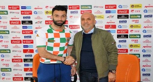Alanyaspor savunmaya takviye yaptı