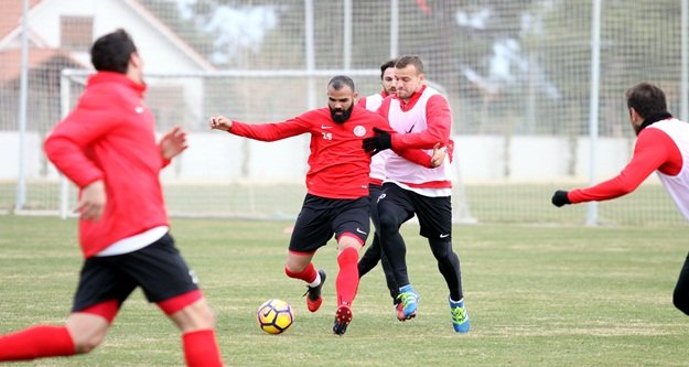 Antalyaspor’da, Alanyaspor mesaisi devam ediyor