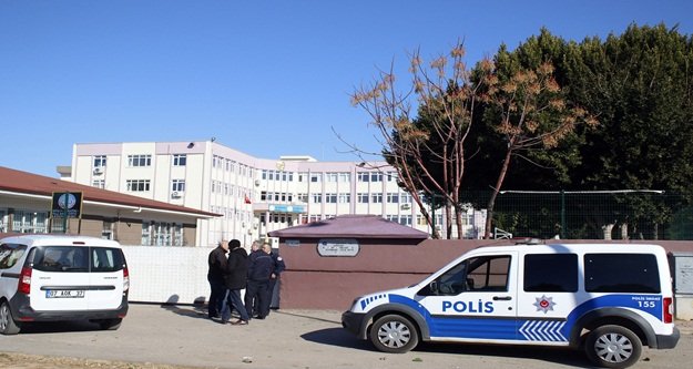 Atatürk büstü yakılıyor diye polisi aradılar