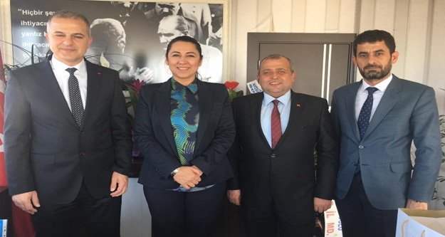 Bayan müdireye başarılar dilediler