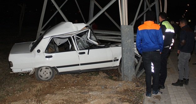 Hurdaya dönen araçtan sağ kurtuldu