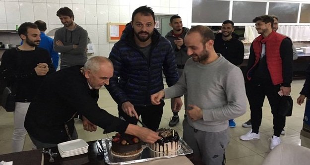 Kaptan Haydar'a doğum günü sürprizi