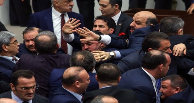 Kavgada Antalyalı milletvekili hastanelik oldu