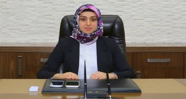 Komşunun bayan kaymakamı göreve başladı