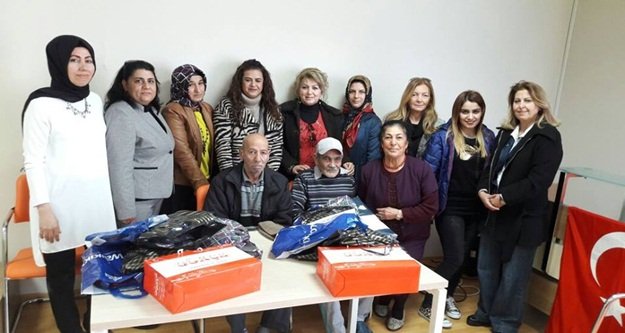 MHP'li kadınlardan anlamlı kutlama