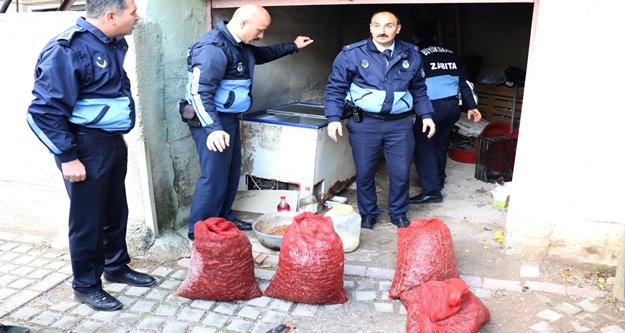 Midye çuvalları kümesten çıktı