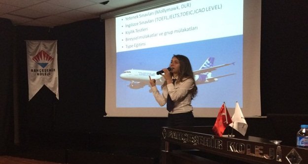 Öğrencilere bayan pilotluğu anlattı