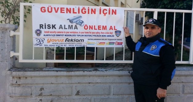 Polisten İngilizce afişli uyarı