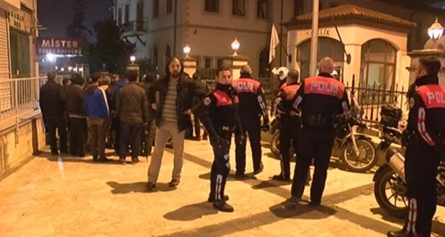 Sokakta yaşayan evsizlerden tepki