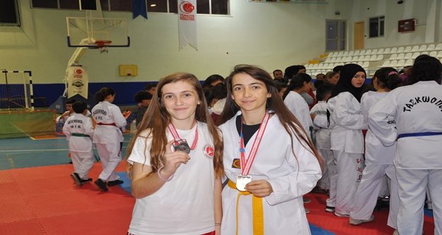 Tekvandocu ikiz kardeşler finalde rakip oldu