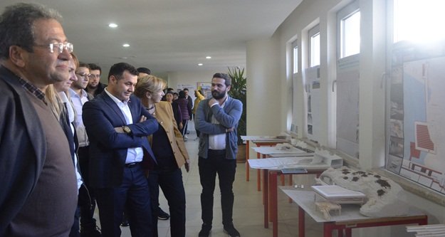 Yücel tasarlanan büfeleri inceledi