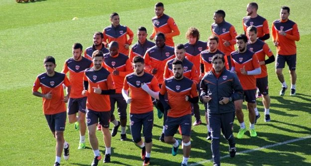 Adanaspor Alanya'da kampa girdi