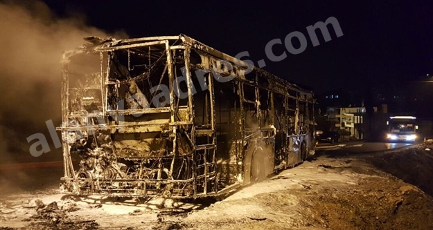 Alanya'da halk otobüsü cayır cayır yandı